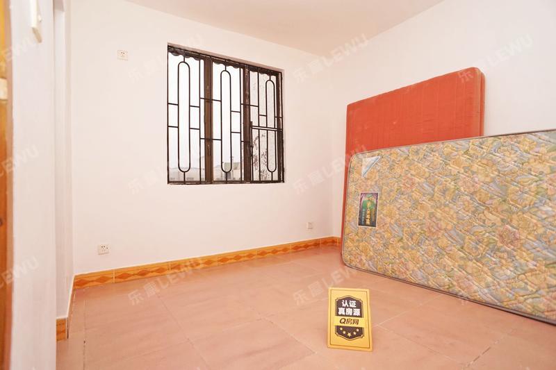 中山华丰花园8区卧室照片_华丰花园8区 3室2厅103.8m²整租