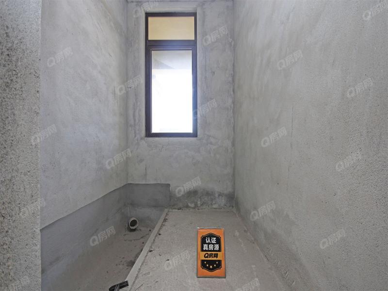 中山东城艺墅卫生间照片_东城艺墅 4室2厅235m²毛坯