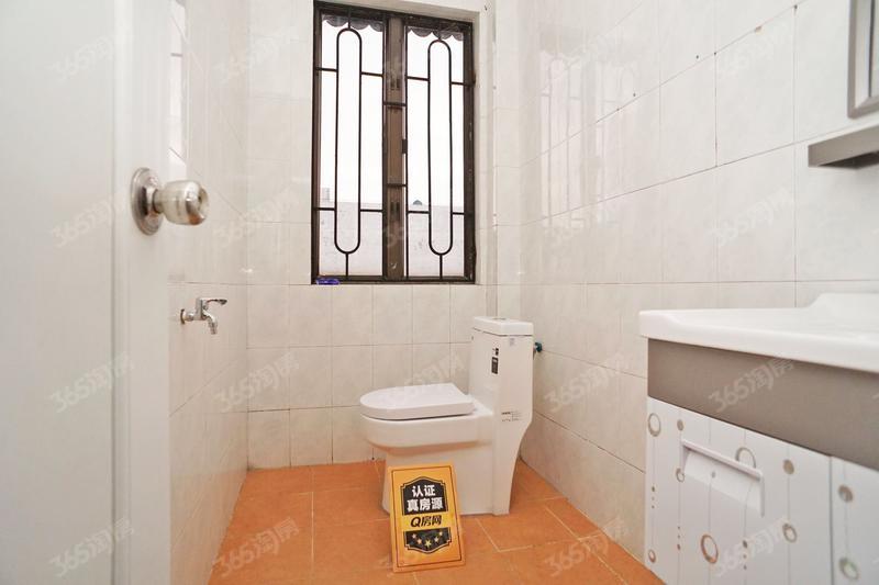 中山华丰花园8区卫生间照片_华丰花园8区 3室2厅103.8m²整租