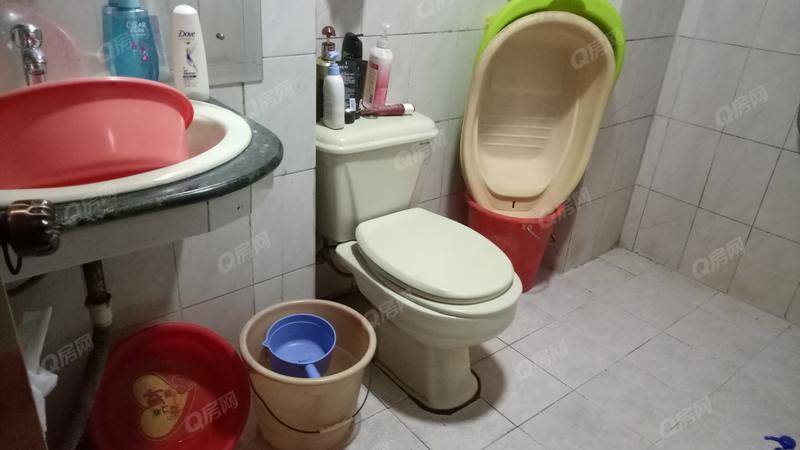 中山华丰花园10区卫生间照片_华丰花园10区 2室2厅80m²普通装修