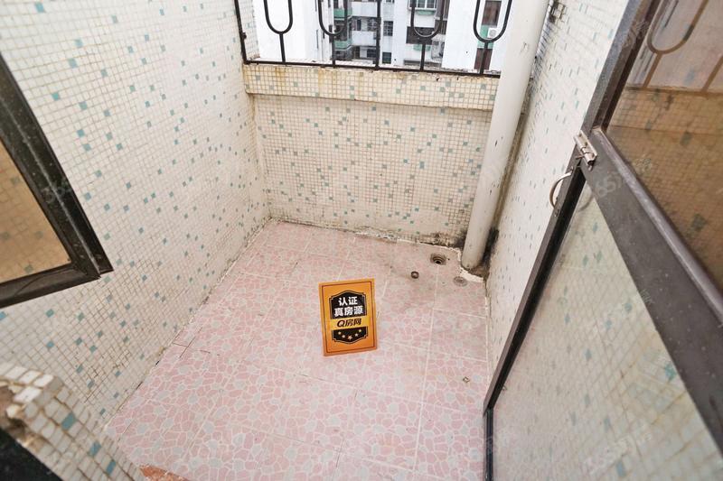 中山华丰花园8区阳台照片_华丰花园8区 3室2厅103.8m²整租