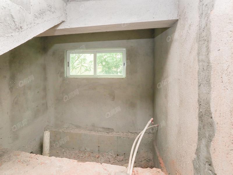 中山碧秀花园卫生间照片_碧秀花园 4室2厅250m²毛坯