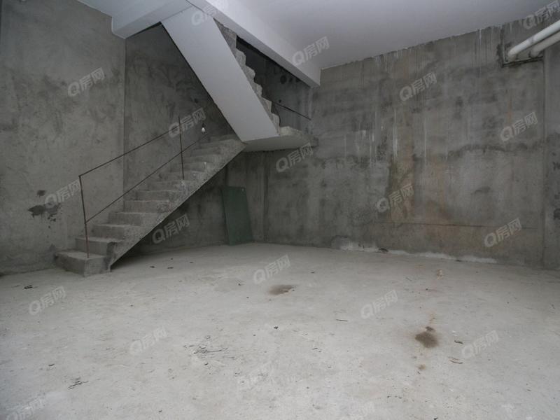 中山海伦印象客厅照片_海伦印象 购房佣金5000叠墅2楼毛坯朝南6房看房方便可谈价