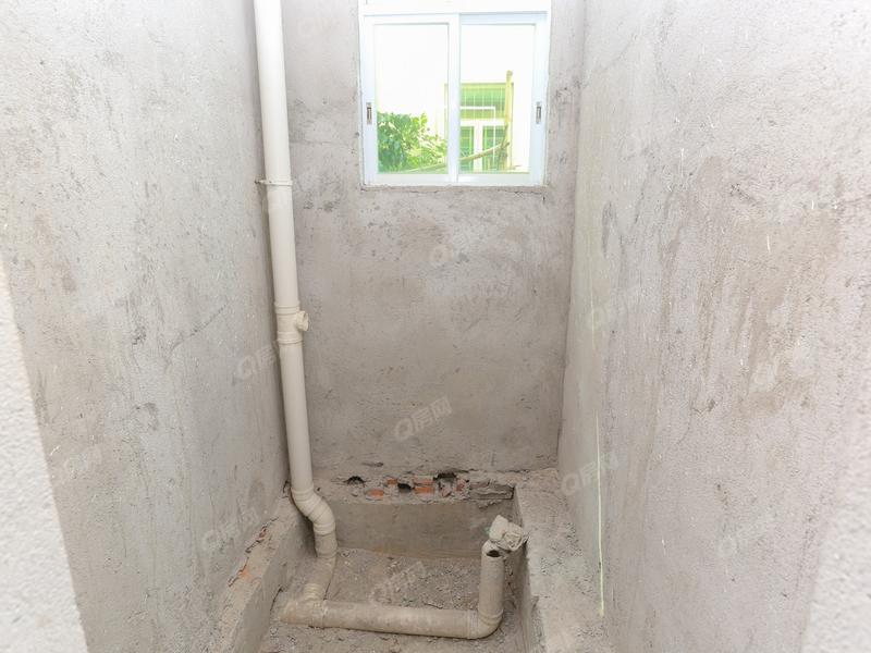 中山碧秀花园卫生间照片_碧秀花园 4室2厅250m²毛坯